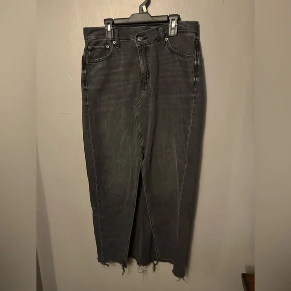 American Eagle Outfitters Skirt - 90’s hi-rise maxi black denim w/slit raw hem - Picture 3 of 11
